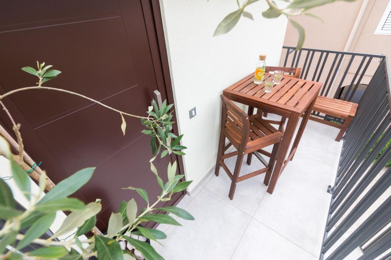 Seaview Apartments Baska Экстерьер фото